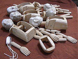 製作途中の人形